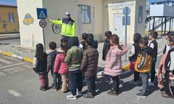 Kars’ta öğrencilere trafik eğitimi