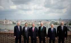 Cumhurbaşkanı Erdoğan, TDT liderleriyle Budapeşte manzarasında hatıra fotoğrafı çektirdi