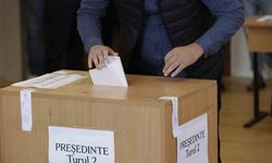 Romanya’da halk cumhurbaşkanlığı seçimi ikinci tur oylaması için sandık başında