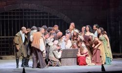 Mersinli sanatseverler, “Mançalı Adam” prömiyerini ayakta alkışladı