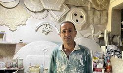 37 yıldır alçıyı sanat eserine dönüştürüyor