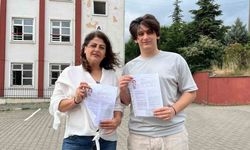 Anne oğul aynı okulda sınava girdiler