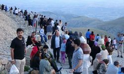 Nemrut Dağı Kurban Bayramı’nda binlerce turisti ağırladı