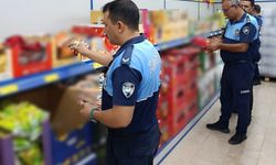 Mersin’de zincir marketlerde etiket ve son kullanma tarihi denetimi