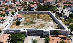 2010 yılına kadar insanların yaşadığı tarihi kalede restorasyon çalışmaları sürüyor