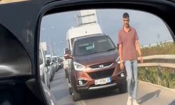 Emniyet şeridini ihlal edenleri, yürüyerek cezalandırdı