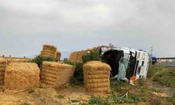 Saman yüklü tır devrildi; sürücü öldü, eşi ve çocukları yaralandı