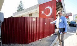 "Tapulu arazim" dedi, sokağın girişini kapattı
