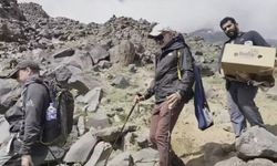 Yabancı turistler Ağrı Dağı’nda çevre temizliği yaptı