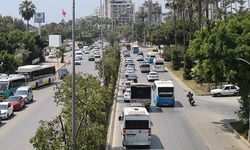 Mersin’in yaz trafiğinde egzoz dumanı hayatı zorlaştırıyor