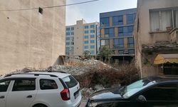Mersin’de kaldırılmayan molozlar, çevre kirliliği oluşturuyor