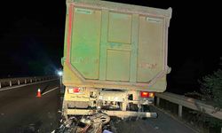 Motosiklet sürücüsü kamyona arkadan çarptı: 1 ölü