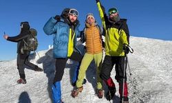 Ağrı Dağı’nda dağcılar zirveye ulaştı