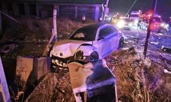 Araçta sıkışan sürücü kurtarıldı