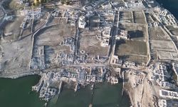 Kars’ta sular çekildi, eski köy ortaya çıktı