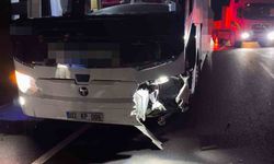 Kontrolden çıkan otomobil karşı şeride geçerek yolcu otobüsüne çarptı: 1 ölü