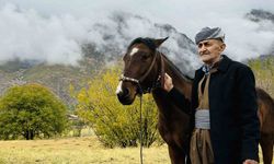 Türkiye-Irak sınırında kartpostallık manzara: Kar ve sonbahar güzelliği bir arada