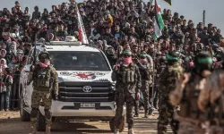 İsrail’in serbest bıraktığı mahkumları taşıyan ilk otobüs Gazze’ye ulaştı