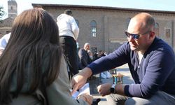 35 yıllık araçla Diyarbakır’ı karış karış geziyorlar