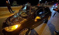 Arkadaşlarının halı saha futbol maçını izlemeye giden gence otomobil çarptı