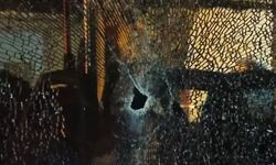 Çok sayıda yolcunun bulunduğu otobüse silahlı saldırı anı kamerada