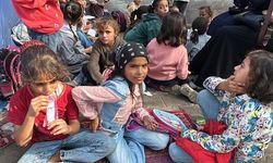 Gazze’de çocuklar enkaza dönen okullarda ders başı yaptı