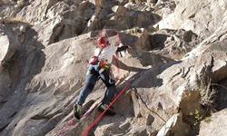 Gençlerden zorlu tırmanış eğitimi