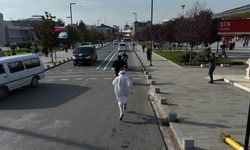 Hızlı giden motosikleti kazalara dikkat çekmek için kovaladılar