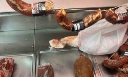 Kasap dükkanının üretim bölümüne giren zabıtalar şok oldu