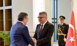 KKTC’nin 42’nci yılı törenlerle kutlanıyor