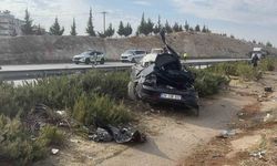 Kontrolden çıkan otomobil taklalar atarak refüje uçtu: 1 ölü, 4 yaralı