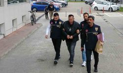 Pişkin hırsız kuyumcudan çaldığı altınlarla yakalandı: "İyi ettiniz akşam televizyona çıkar"