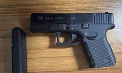 Polis şüphesinde haklı çıktı, motosikletin selesinden tabanca ele geçirdi