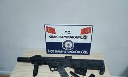 Üzerindeki mermiler ele verdi, evinden ruhsatsız silah ve tüfek çıktı