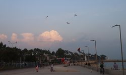 Mersin sahillerinde gökyüzünü uçurtmalar renklendirdi