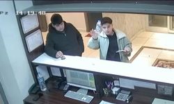 Aldıkları suyu kameraya gösterip parasını bıraktılar