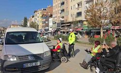 Amasya’da polis, sürücüleri engelli vatandaşlar için durdurdu