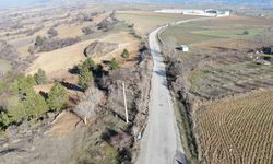 "Benim arazim" dedi, köy yolunu kestirdi