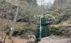 Beşikderesi Şelalesi’nde kış manzarası