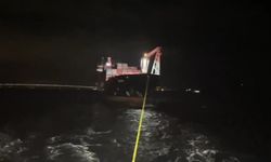 Çanakkale Boğazı’ndan geçen konteyner gemisi makine arızası nedeniyle demirletildi