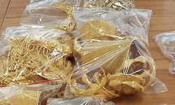 Ceplerindeki 200 bin euro değerindeki altın ve platin takılarla sınırda yakalandı