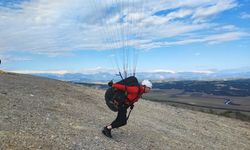 Engelini aştı yamaç paraşütüne başladı