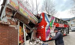 İmdat freni boşalan öğrenci otobüsü manava daldı...