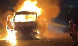 İzmir’de kömür yüklü tır alev aldı