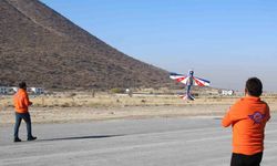 Kendi ürettikleri model uçakla hedef 100 kilometre uçmak