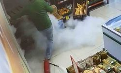 Markette ilginç anlar: Yangın tüpü yere düştü, çalışan panikle kaçtı
