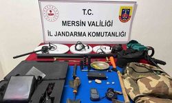 Mersin'de tarihi eser peşindeki defineciler jandarmaya takıldı