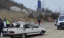 Otomobildeki 5 kişi ölümden döndü: 2 yaralı