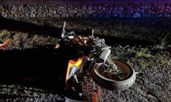 Otomobille çarpışan motosikletin sürücüsü ağır yaralandı