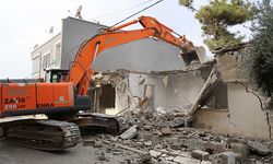 Toroslar’da metruk binalar yıkılıyor